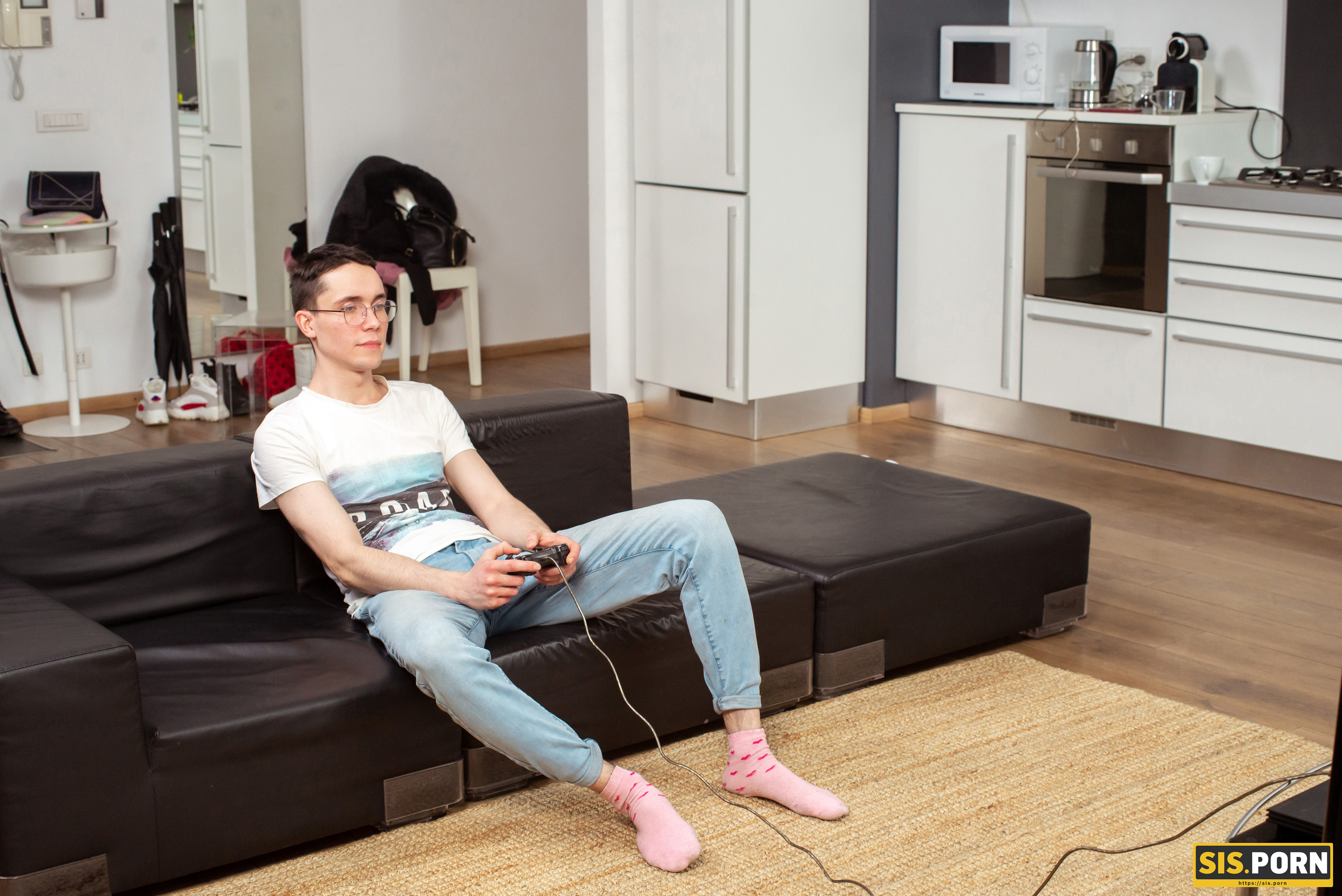 VIP 4K 'Playing video games or fucking my stepsister Didn't have to choose!' starring Anna Krowe (Photo 1)