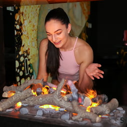 Leanne Lace in 'VIP 4K' Don't light the fireplace or you'll get stuck! (Thumbnail 27)